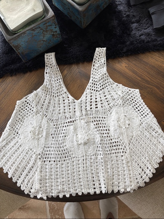 Az Tops - Crochet Top NWT One Size
